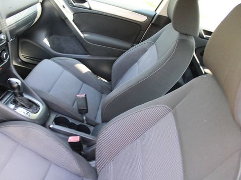 Used 2011 Volkswagen Golf 4-Door FWD image 17