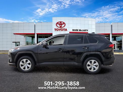 Used 2022 Toyota RAV4 LE AWD/4WD image 2