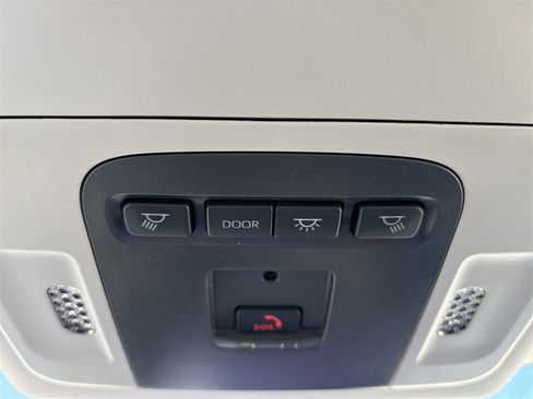 Used 2025 Toyota Camry XLE image 38