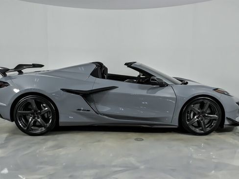 Used 2025 Chevrolet Corvette Z06 w/ Z07 Performance Package RWD image 10
