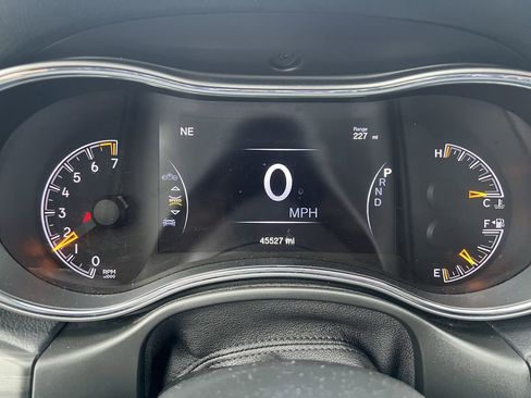 Used 2022 Jeep Grand Cherokee Laredo X image 9