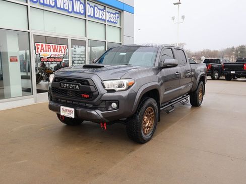 Used 2019 Toyota Tacoma TRD Sport w/ Technology Package image 6