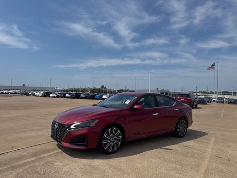 Used 2023 Nissan Altima 2.5 SL FWD image 9