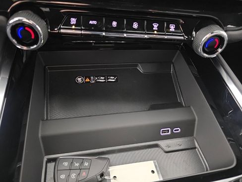 New 2025 Chevrolet Suburban Premier w/ Sun And Tow Package image 22