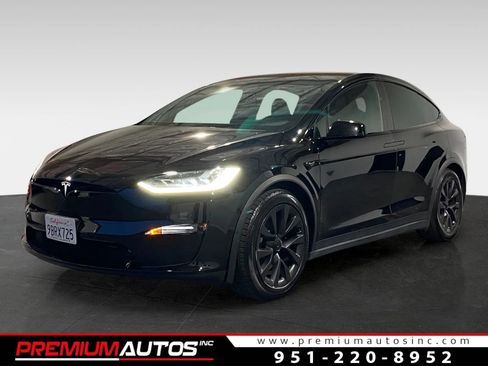 Used 2022 Tesla Model X image 1