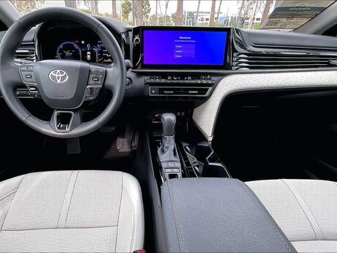 Used 2025 Toyota Camry XLE image 14
