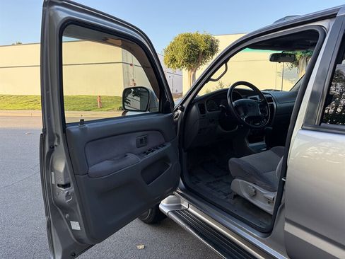 Used 2002 Toyota 4Runner SR5 RWD image 13