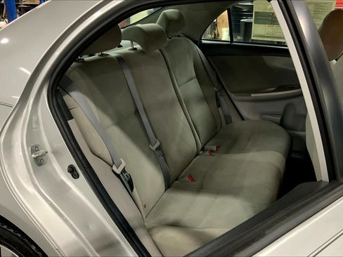 Used 2012 Toyota Corolla LE FWD image 18