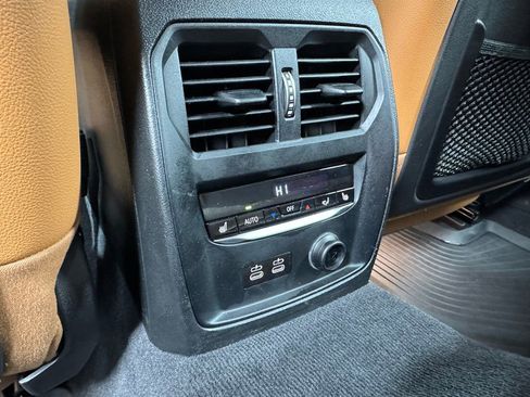 Used 2020 BMW 330i xDrive Sedan w/ Premium Package image 24