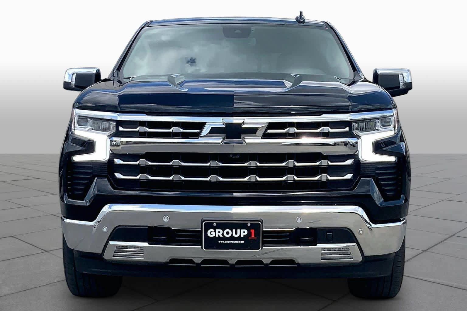 Used 2025 Chevrolet Silverado 1500 LTZ w/ LTZ Convenience Package II RWD image 4