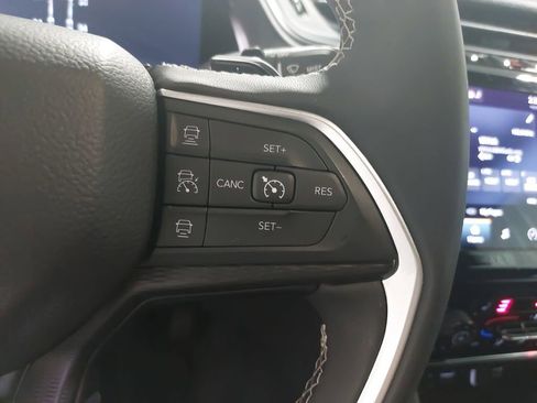 Used 2024 Jeep Grand Cherokee L Laredo image 20