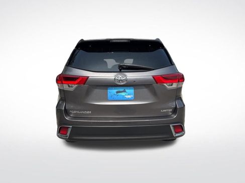 Used 2018 Toyota Highlander Limited Platinum FWD image 7