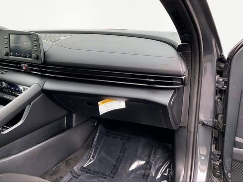 Used 2025 Hyundai Elantra Sport image 17