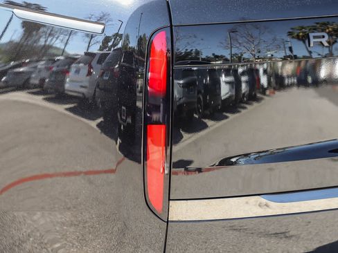 Used 2024 Land Rover Range Rover SV image 7