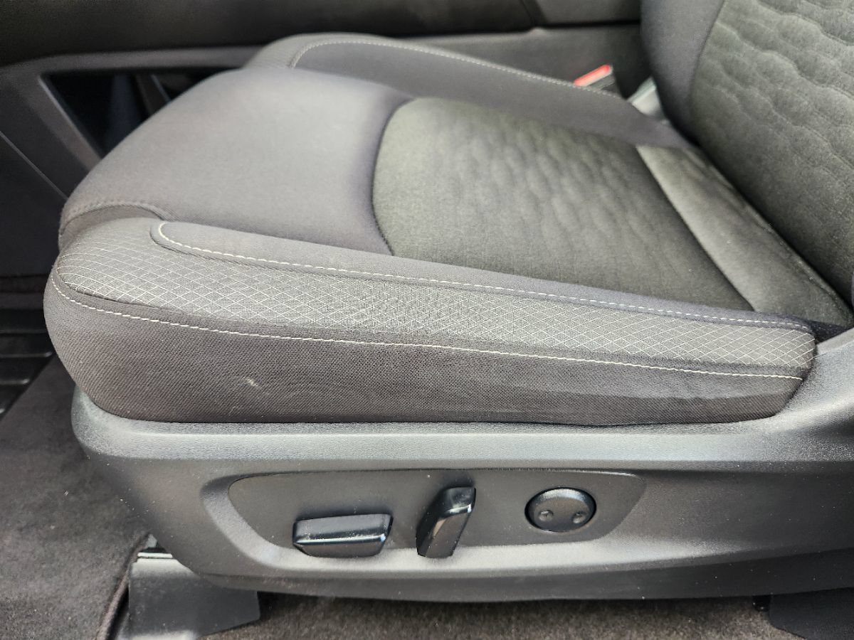 Used 2025 Nissan Pathfinder SV w/ Black Appearance Package FWD image 41