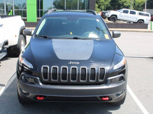 Used 2018 Jeep Cherokee Trailhawk w/ Comfort/Convenience Group AWD/4WD image 2