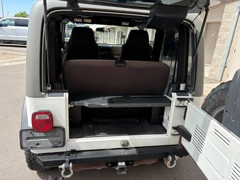 Used 2005 Jeep Wrangler Rubicon AWD/4WD image 26
