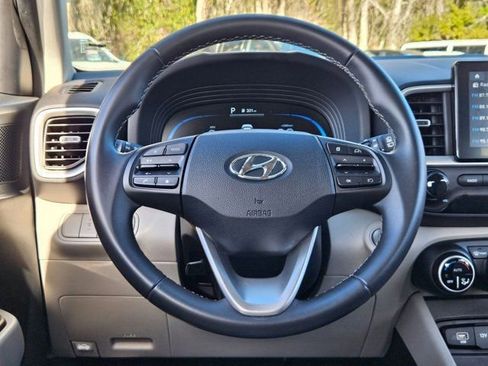 Used 2025 Hyundai Venue SEL image 22