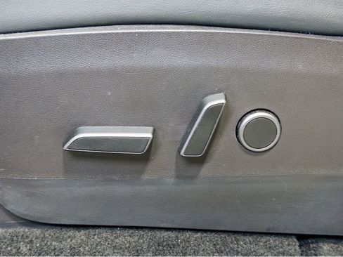 Used 2022 Tesla Model Y Performance image 7