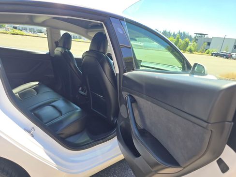 Used 2021 Tesla Model 3 Standard Range Plus RWD image 13