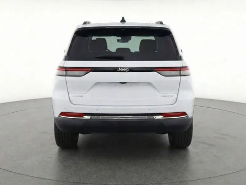 Used 2024 Jeep Grand Cherokee Limited image 24