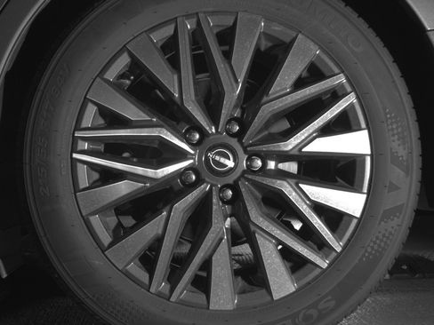 Used 2025 Nissan Altima 2.5 SV FWD image 14