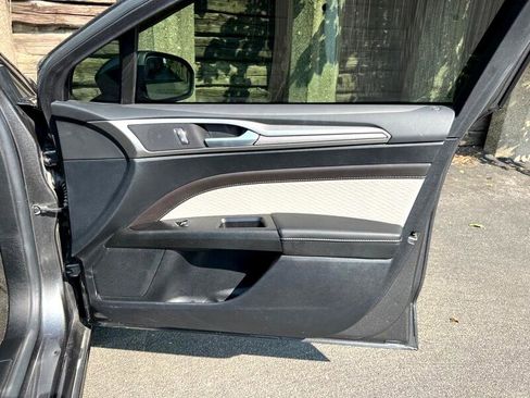 Used 2020 Ford Fusion SE w/ Equipment Group 151A image 21