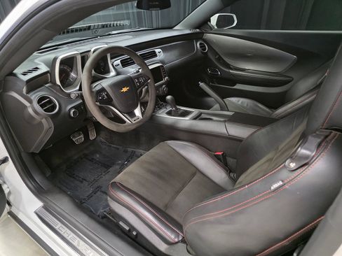 Used 2013 Chevrolet Camaro SS w/ SS Performance Package RWD image 23