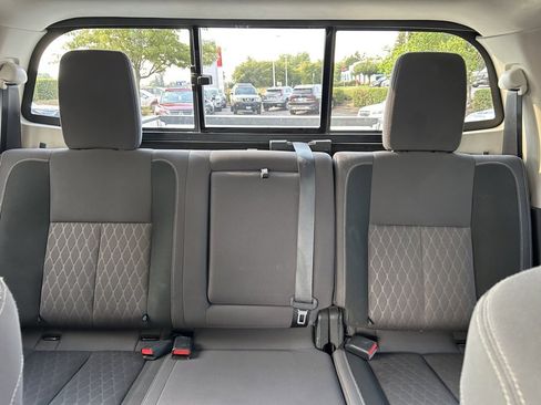 Used 2023 Nissan Titan SV image 23