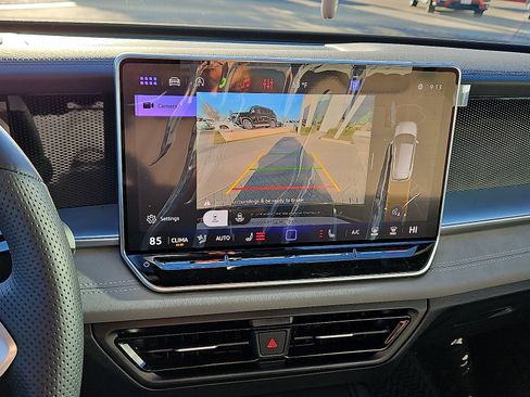 New 2026 Volkswagen Tiguan SE R-Line image 17