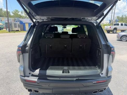 Used 2024 Chevrolet Traverse LS w/ Midnight/Sport Edition FWD image 7