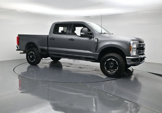 Used 2025 Ford F350 XLT w/ Tremor Off-Road Package AWD/4WD image 3
