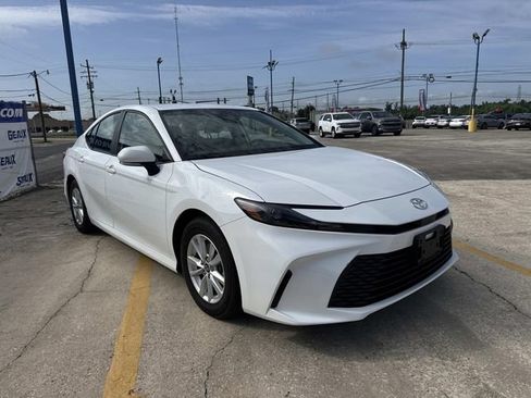 Used 2025 Toyota Camry LE FWD image 5