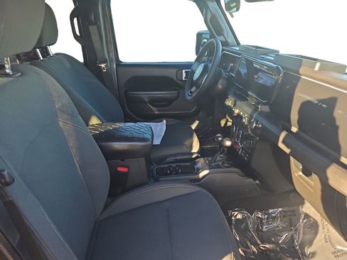 Used 2024 Jeep Wrangler Willys image 17