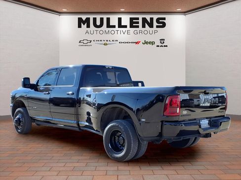 New 2025 RAM 3500 Laramie AWD/4WD image 7