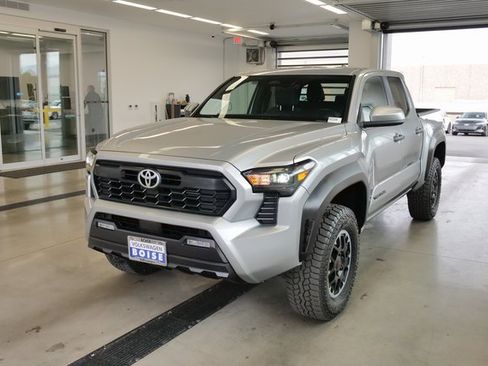 Used 2024 Toyota Tacoma TRD Off-Road image 3