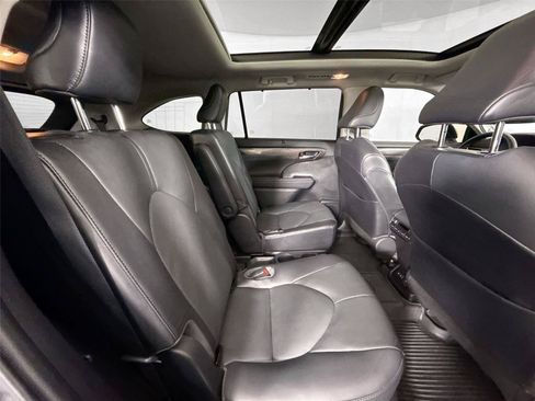 Used 2022 Toyota Highlander Platinum FWD image 44