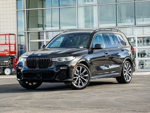 Used 2022 BMW X7 M50i image 1