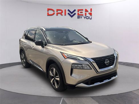 Used 2023 Nissan Rogue Platinum w/ Platinum Premium Package FWD image 2