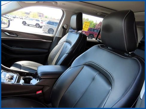 Used 2023 Jeep Grand Cherokee Limited AWD/4WD image 14