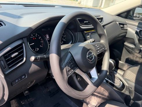 Used 2020 Nissan Rogue S FWD image 17