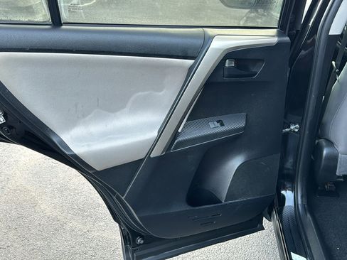 Used 2015 Toyota RAV4 LE image 18