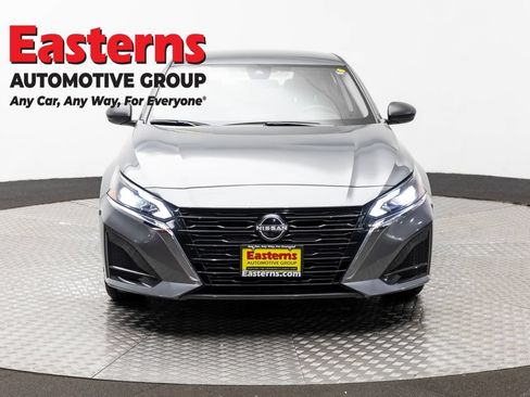 Used 2025 Nissan Altima 2.5 SV FWD image 2