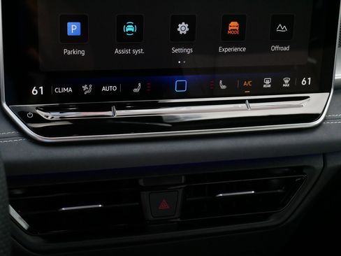 Certified 2025 Volkswagen Tiguan SE R-Line AWD/4WD image 23
