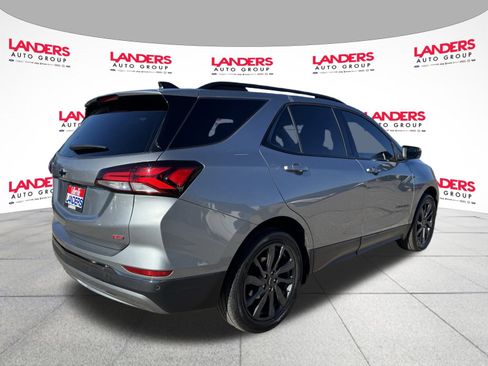 Used 2023 Chevrolet Equinox RS image 3