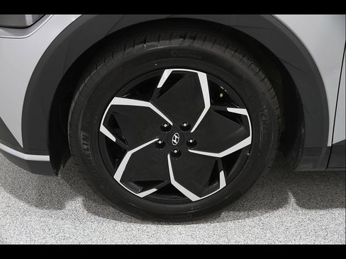 Certified 2024 Hyundai Ioniq 5 SEL RWD image 23