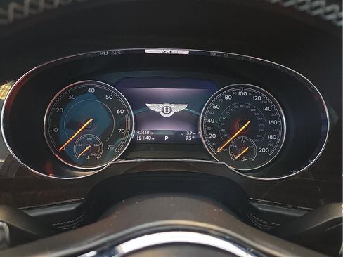 Used 2018 Bentley Bentayga image 23