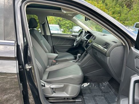 Used 2023 Volkswagen Tiguan SE image 40