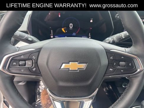 Used 2025 Chevrolet Trax LT w/ LT Convenience Package FWD image 12