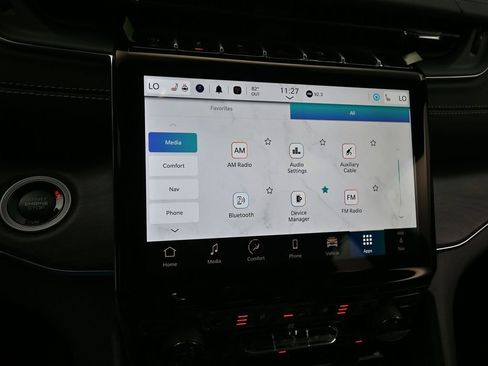 Used 2024 Jeep Grand Cherokee Overland w/ Luxury Tech Group IV image 22